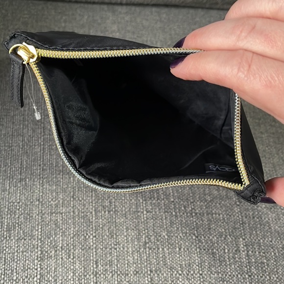 Kiss & Makeup 💋 Cosmetics Bag - Picture 5 of 8